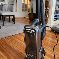 Shark AZ1002 Apex Powered Lift