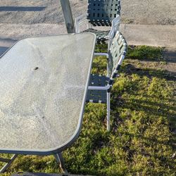 Free Outdoor Table & Chairs 