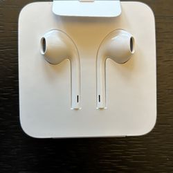 New Apple Wired EarPods Lighting
