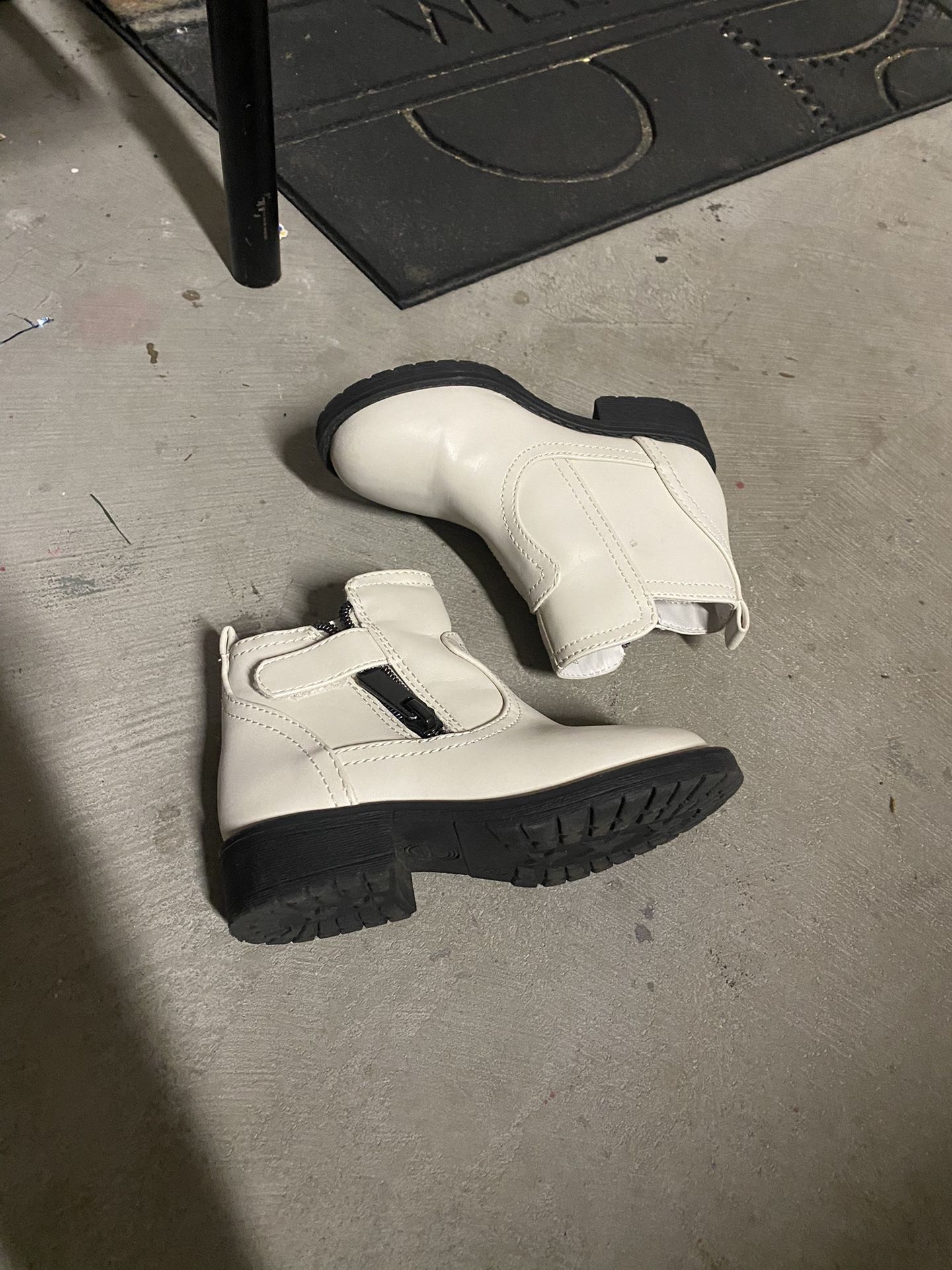 White leather boots for toddlers