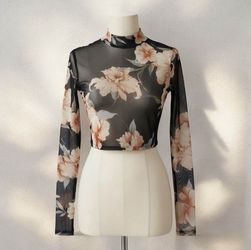 gorgeous small mesh flower cropped top