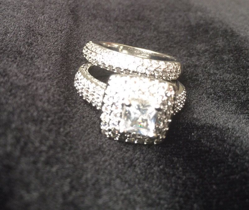 2 PCS Women Fashion Wedding Set.