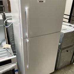INSIGNIA APARTMENT SIZE REFRIGERATOR 21 Cb Ft 