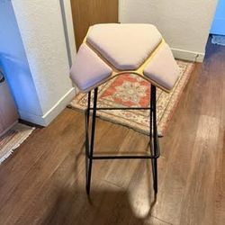 ILOA+ Bar Stool