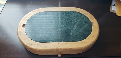 beautiful marble & wood cheese board w/ 5 utensils 8/1/26 best offer yakima