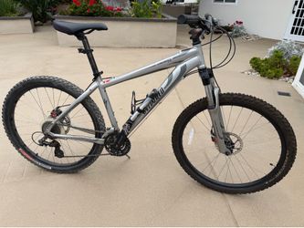 Specialized Hardrock Comp Mountain Bike — 17” Medium — 24-Speed, Disc Brakes