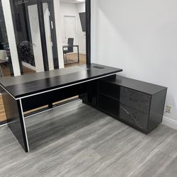 DESK WITH RIGHT RETURN