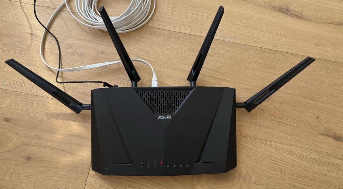 ASUS RT-AC3100 + cable modem + wall mount