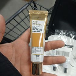 Loriel Paris Age Perfect  Radient Serum Foundation