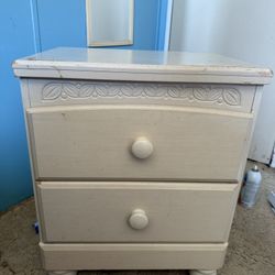 CREAM WHITE NIGHTSTAND 
