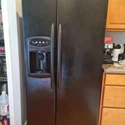 23 cu. ft. Maytag Refrigerator - Clean & Works Great!