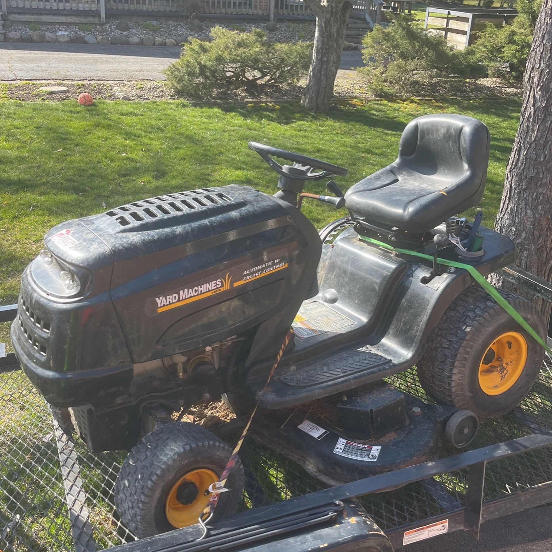 Riding Lawnmower 