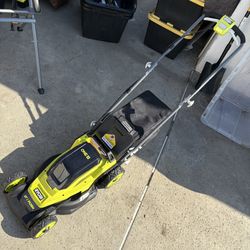 RYOBI ONE+ 18V 13 in. Cordless Battery Walk Behind Push Lawn Mower