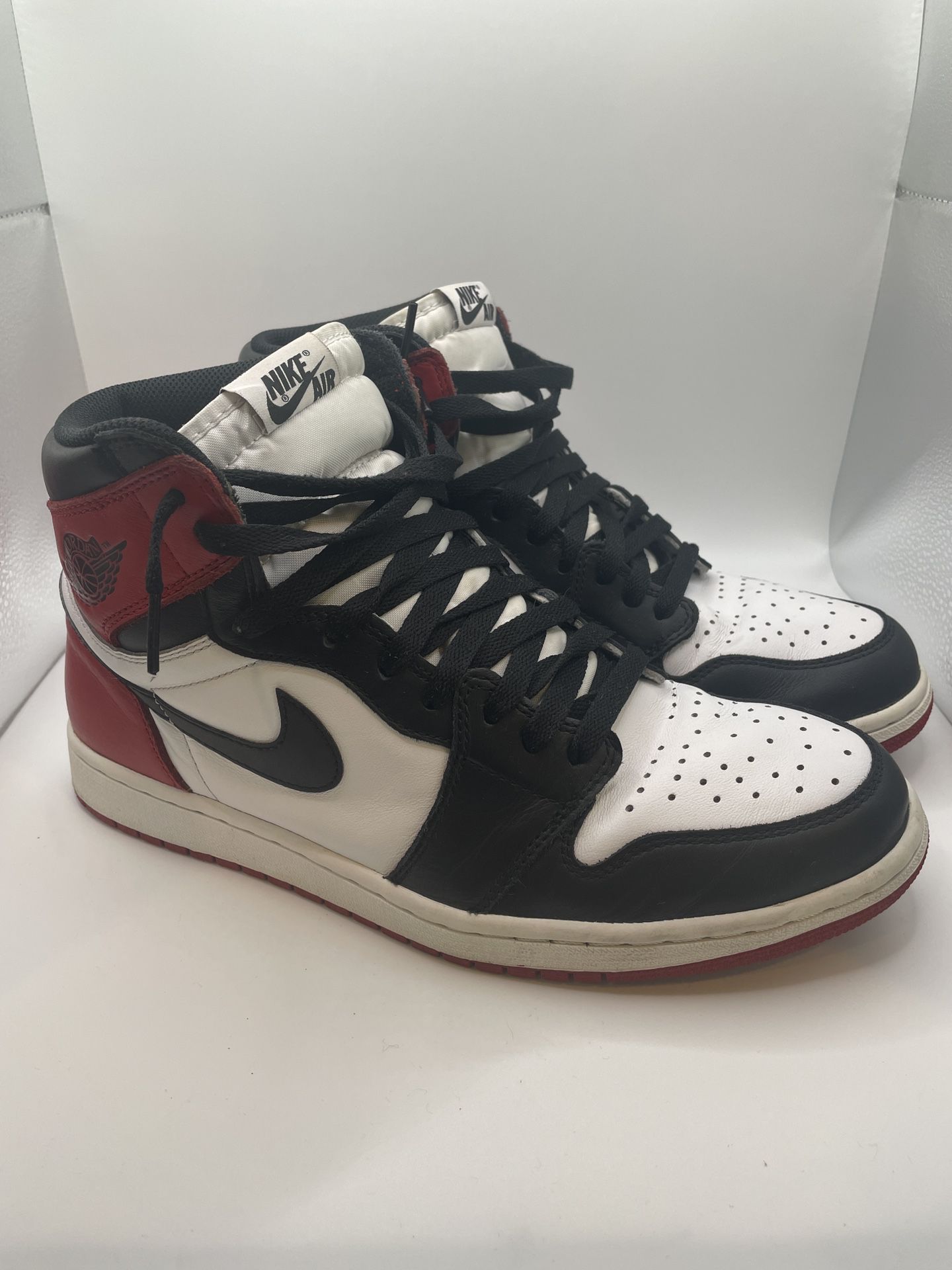 Air Jordan 1 Retro High OG ‘Black Toe’ - Size 11