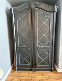 Hekman Armoire