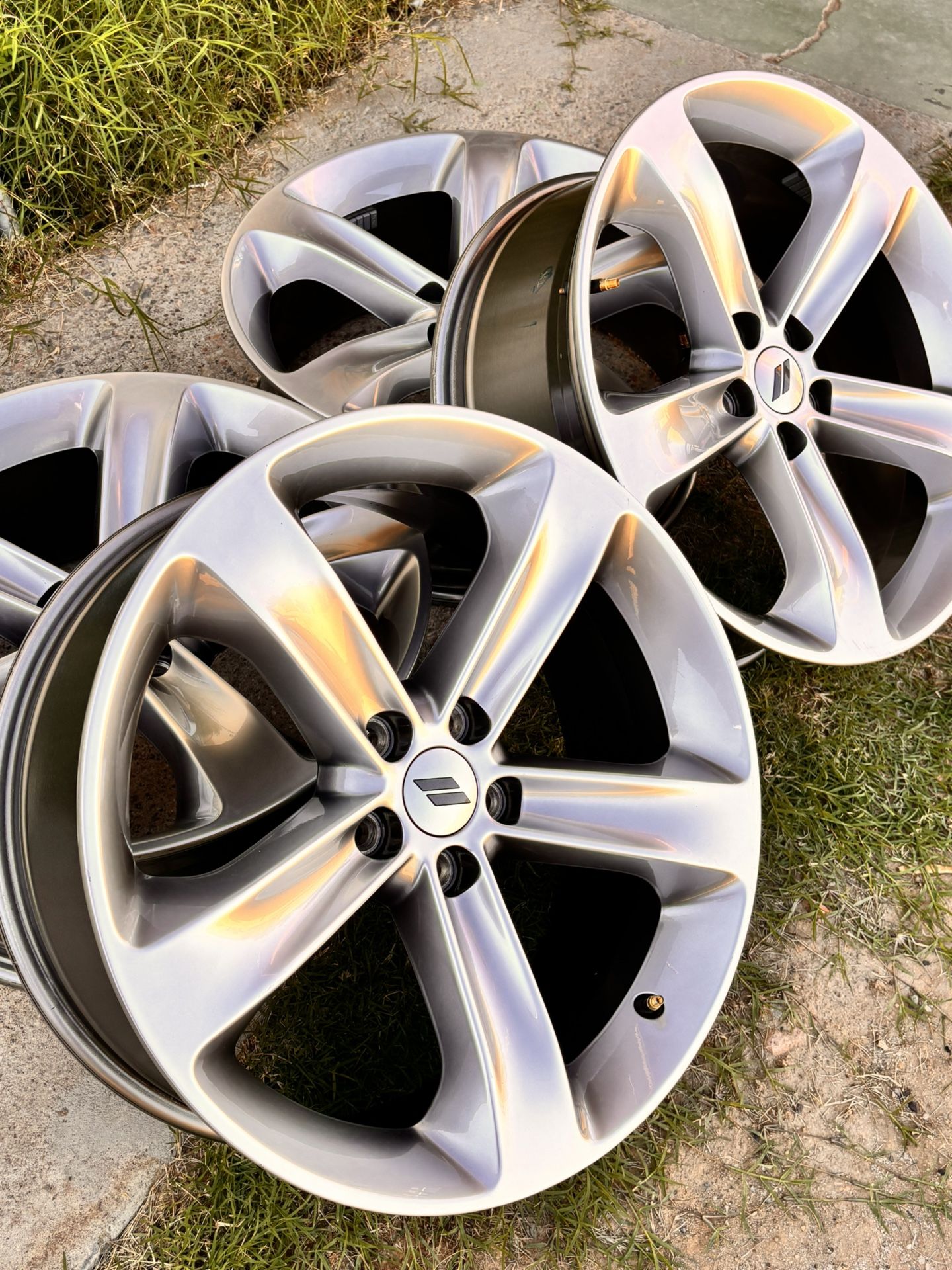 FULL SET OF DODGE CHALLENGER CHARGER WHEELS 20 INCH