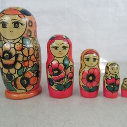 Russian/USSR Hand Painted Wood Vtg. Matryoshka Nesting Dolls 5 Pc. Set


