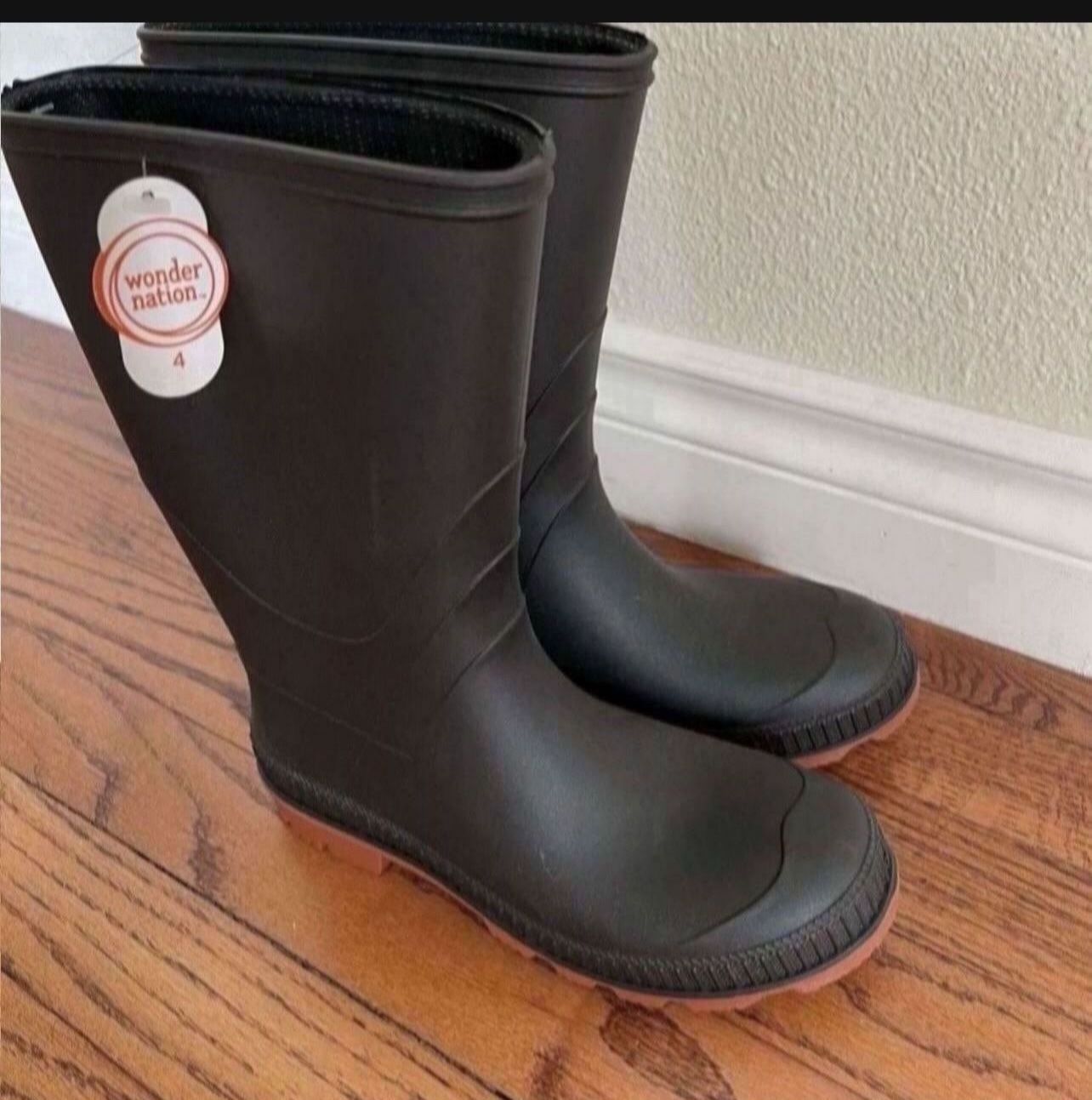 New Big Kid Size 4 Rubber Boots 