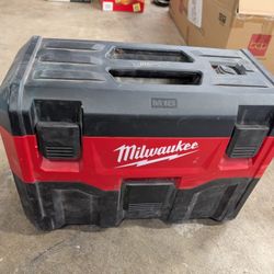 Milwaukee M18 Vacuum