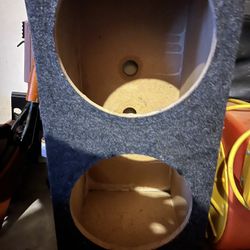 Speaker Box For Two Tens No Rips Or Scratches Really Good Condition 