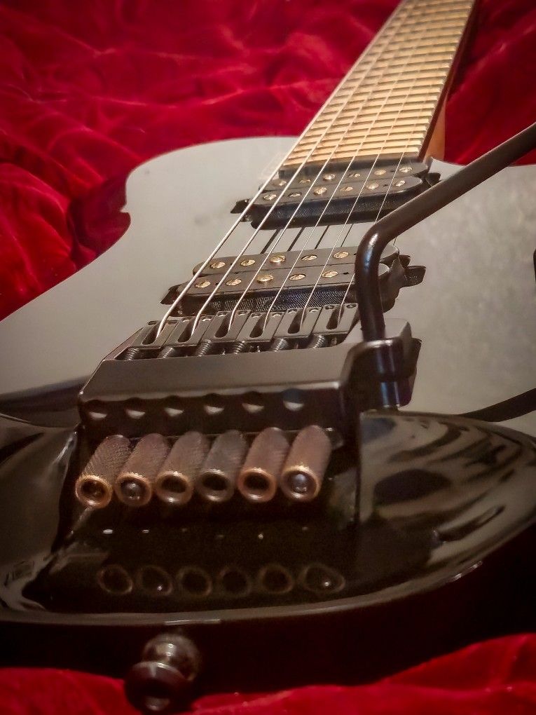 Kiesel Zeus Headless Bolt On With Tremolo Electric Guitar 6-string With Kiesel Gig Bag Carvin USA Made