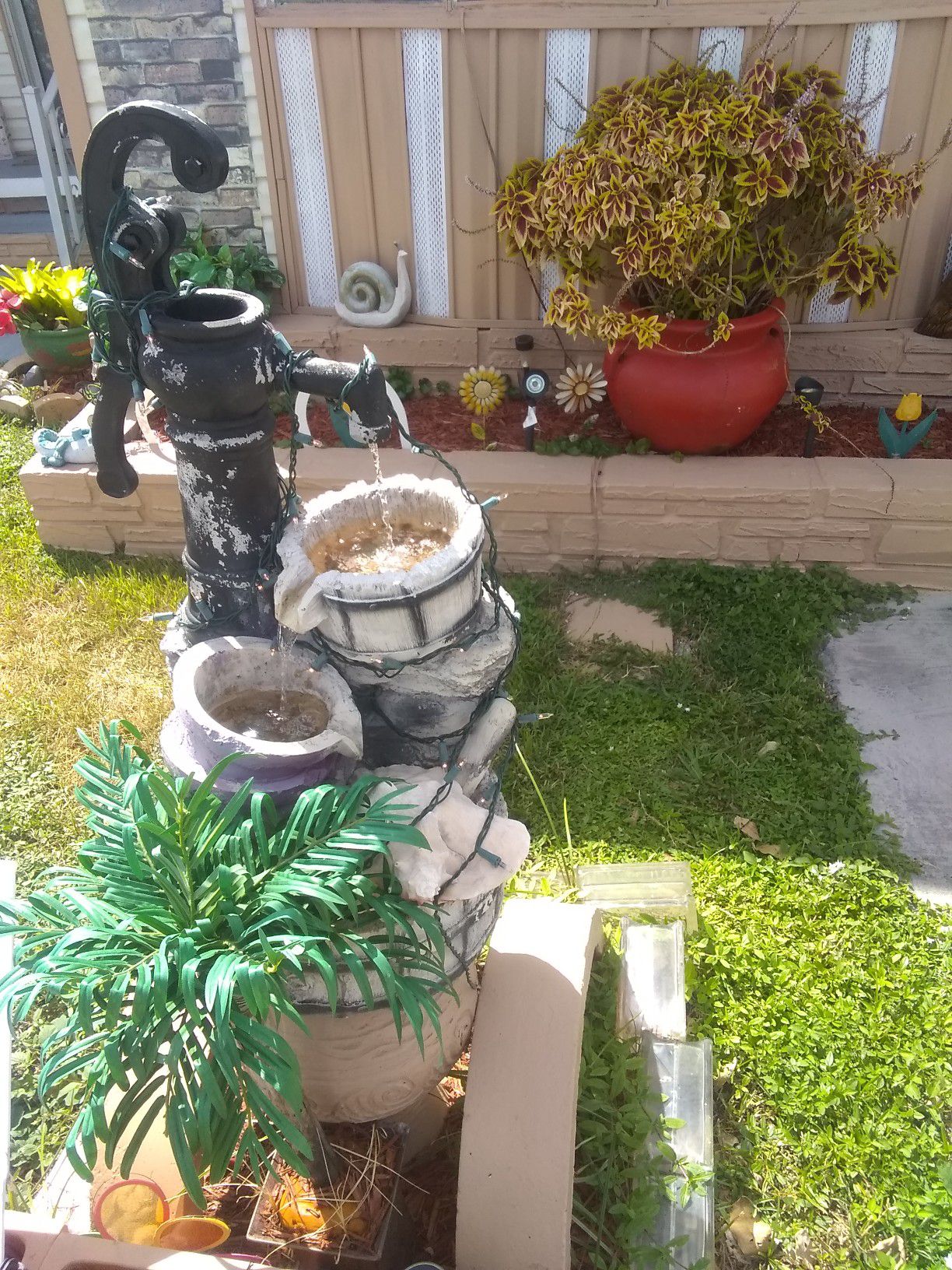 Outdoor Fountain Waterfall in Very Good Condition