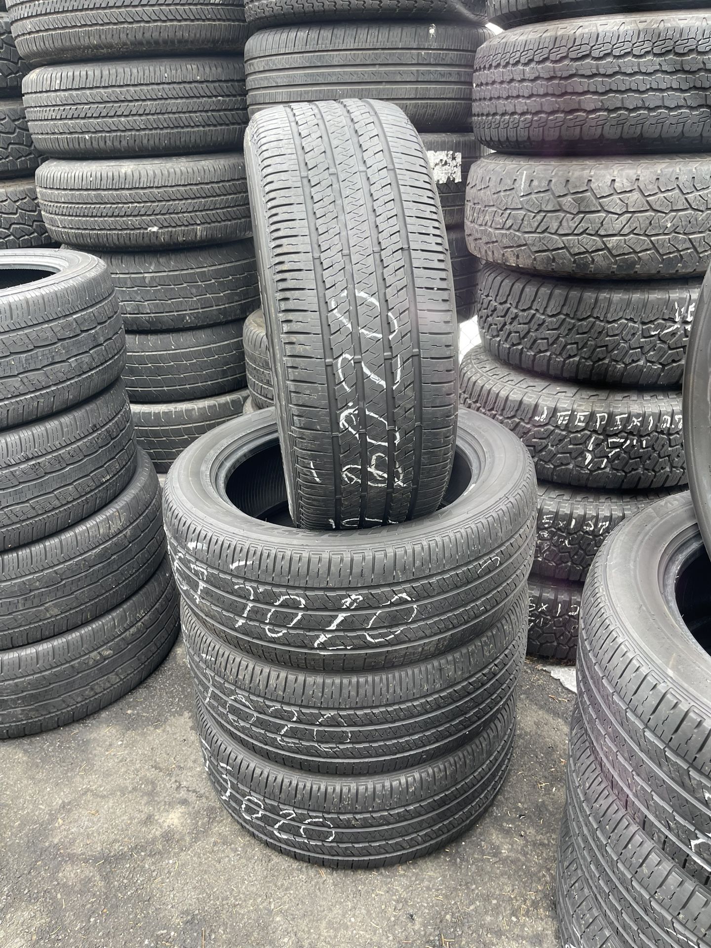 265/50R20 Bridgestone 265/50/20 matching set of used tires in great condition 350$ for 4 tires plus tax. Mount balance available but not included. W