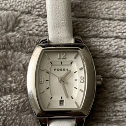 A good clock works well, very good condition.