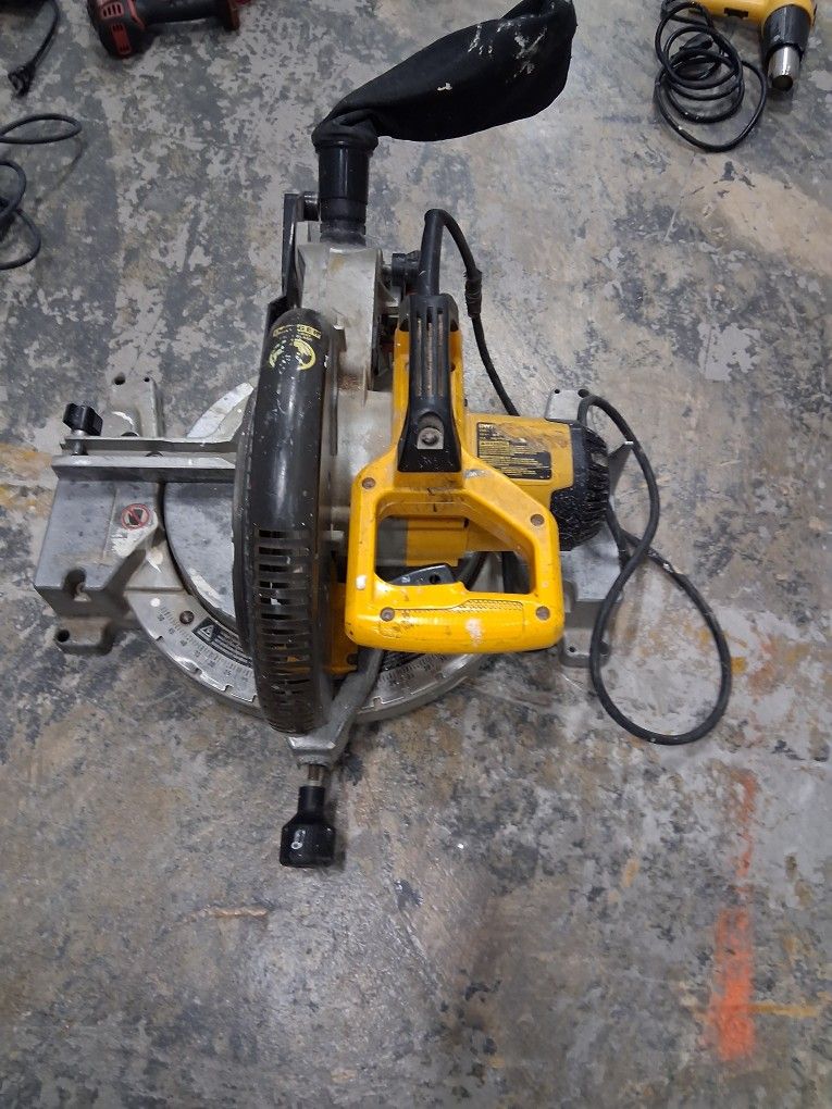DEWALT CHOP SAW