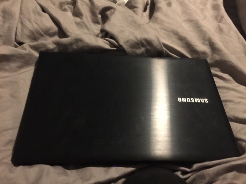 SAMSUNG Series 3 NP365E5C-S02UB Laptop - AMD A8 -15.6" - 4GB DDR3 - 500GB HDD
