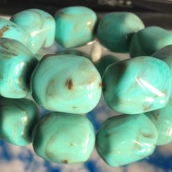 Tarina Tarantino Vintage súper natural Turquoise blue lucite bracelet.