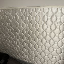 Full Size Mattress (Innerspring) 6 Inch