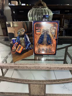 NECA The Extra-Terrestrial 40 Years Ultimate Telepathic E.T. Action Figure