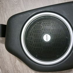 CHRYSLER 300 SUBWOOFER 