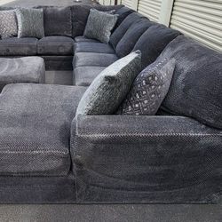 Jackson Mammoth Sectional And Ottoman + FREE DELIVERY