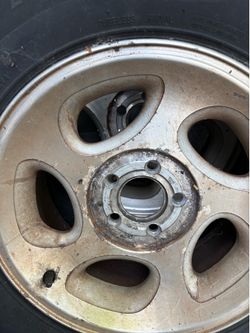 Four Ford rims in very good shape