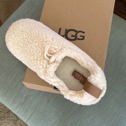 Ugg white  Plushy Slippers 