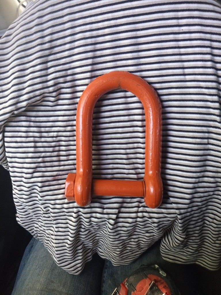 Columbus McKinnon. 9 1/2 Ton, 1" Long Reach Shackle.