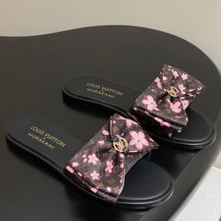 Flat-bottomed slippers