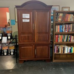 REDUCE PRICE ! Large Solid Wood Entertainment Center