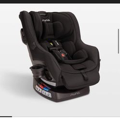 Nuna RAVA Convertible Car Seat  In caviar Has Newborn Inserts In Good Condition 