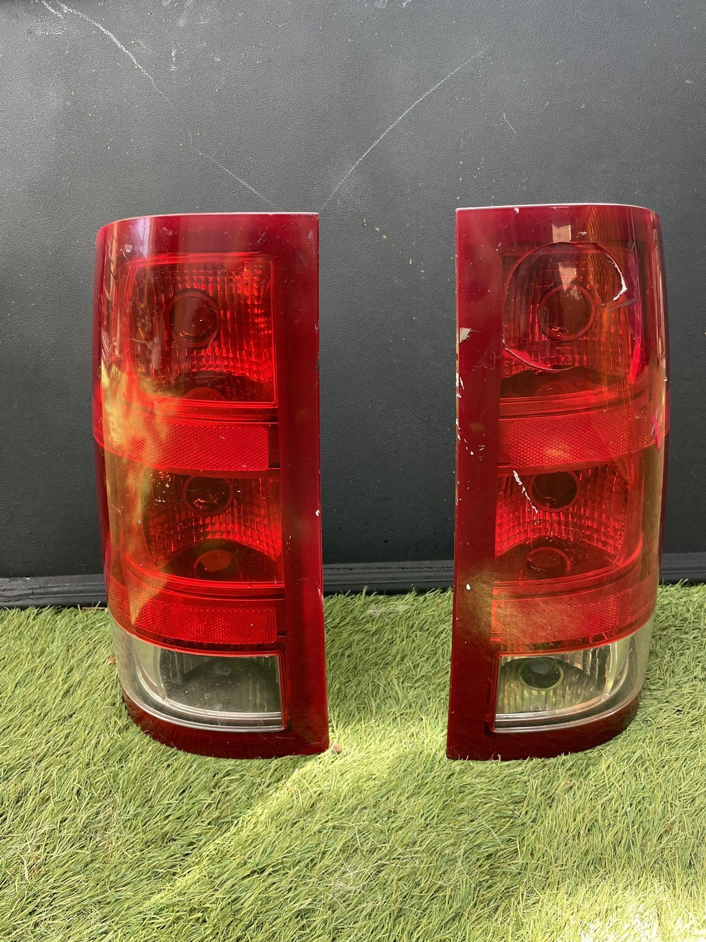 1*Pair Left Right Tail Light for 2007-2013 GMC Sierra 1(contact info removed) 3500HD OEM PARTS