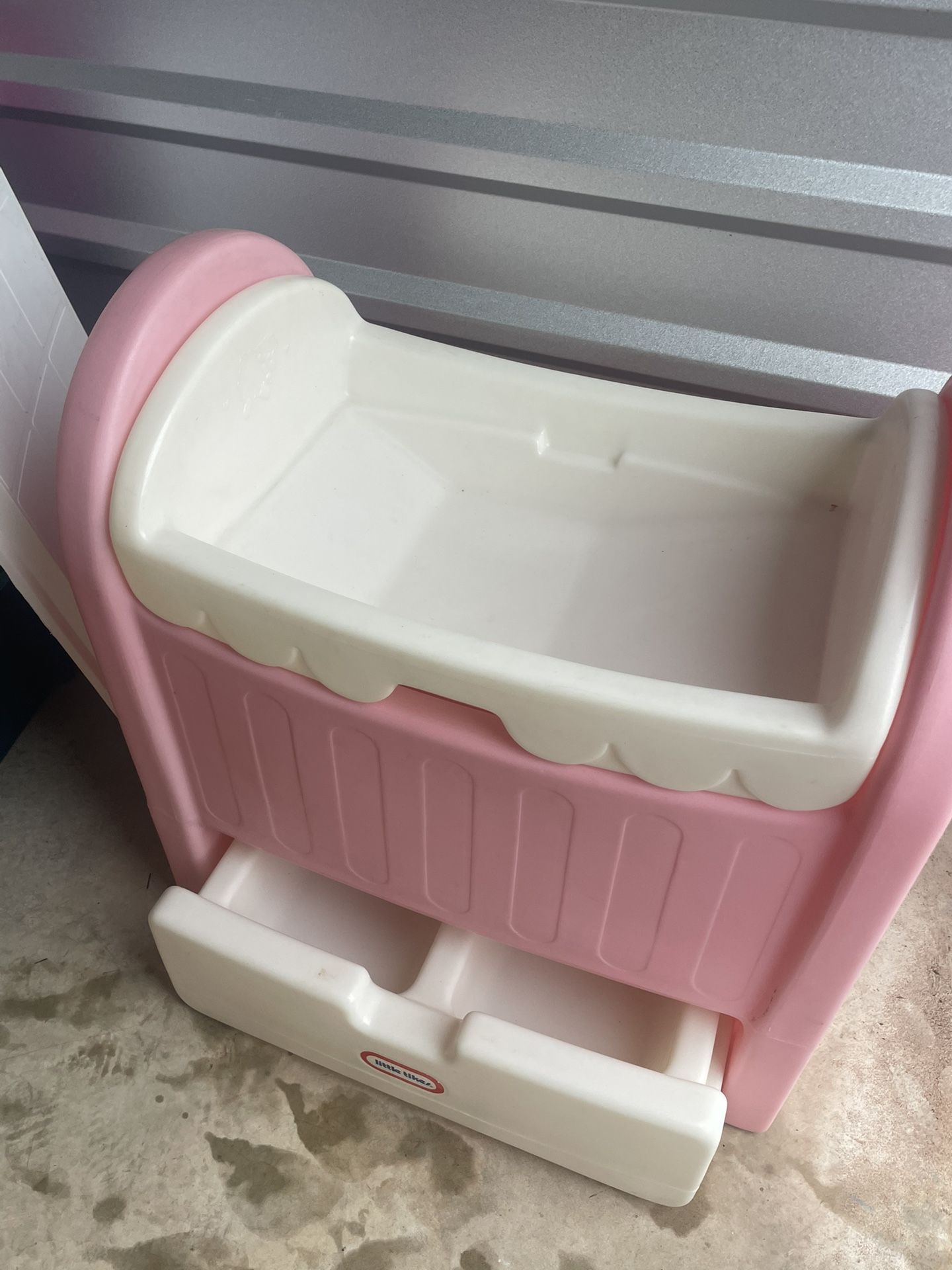 Vintage Little Tikes Baby Doll Crib Pink -Child Size Bassinet Changing Table