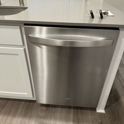 All 4 appliances /Whirlpool Appliances SS