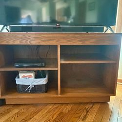 Solid Oak TV Stand/Entertainment Center in Great Condition