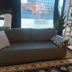 Couch To Queen sz Pull Out Bed 