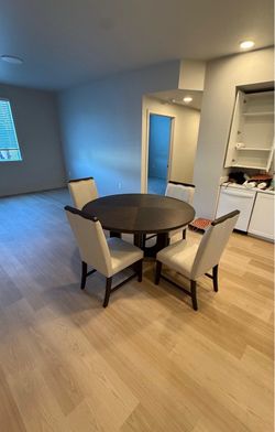 Round Dining Table with 4 Chairs