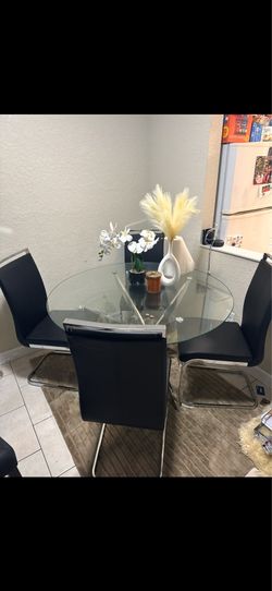 Round Glass Dinning Table