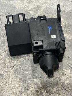 2004-2008 Chrysler Crossfire Headlight Switch Fuse Relay Box 1(contact info removed)04 SLK320