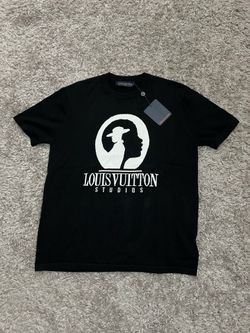 Lv shirt size medium